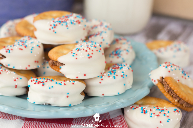 The American Patriette's No-Bake Patriotic Nutella and Peanut Butter Stuffed Ritz Crackers